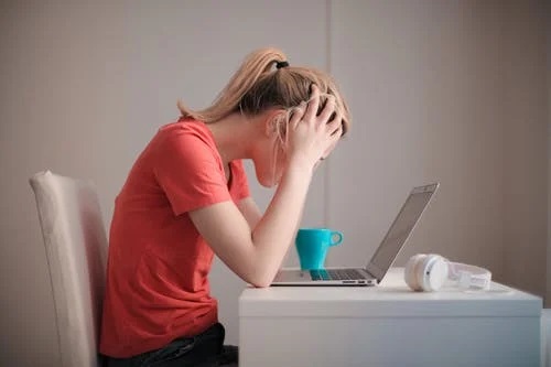 Women laptop Stress